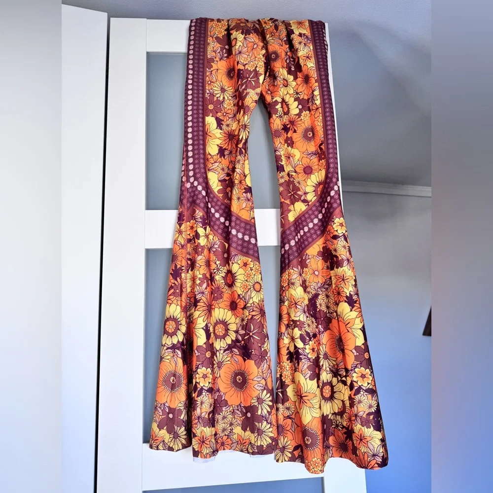 Yoga Democracy Bell Bottoms 2.0 in Flower Power New With Tags - Picture 1 of 3